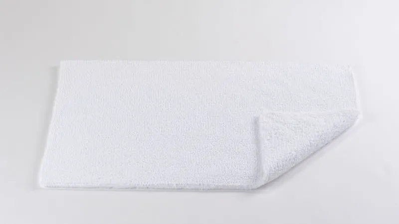 Bay 27x55 White 100 Bath Rug by Abyss